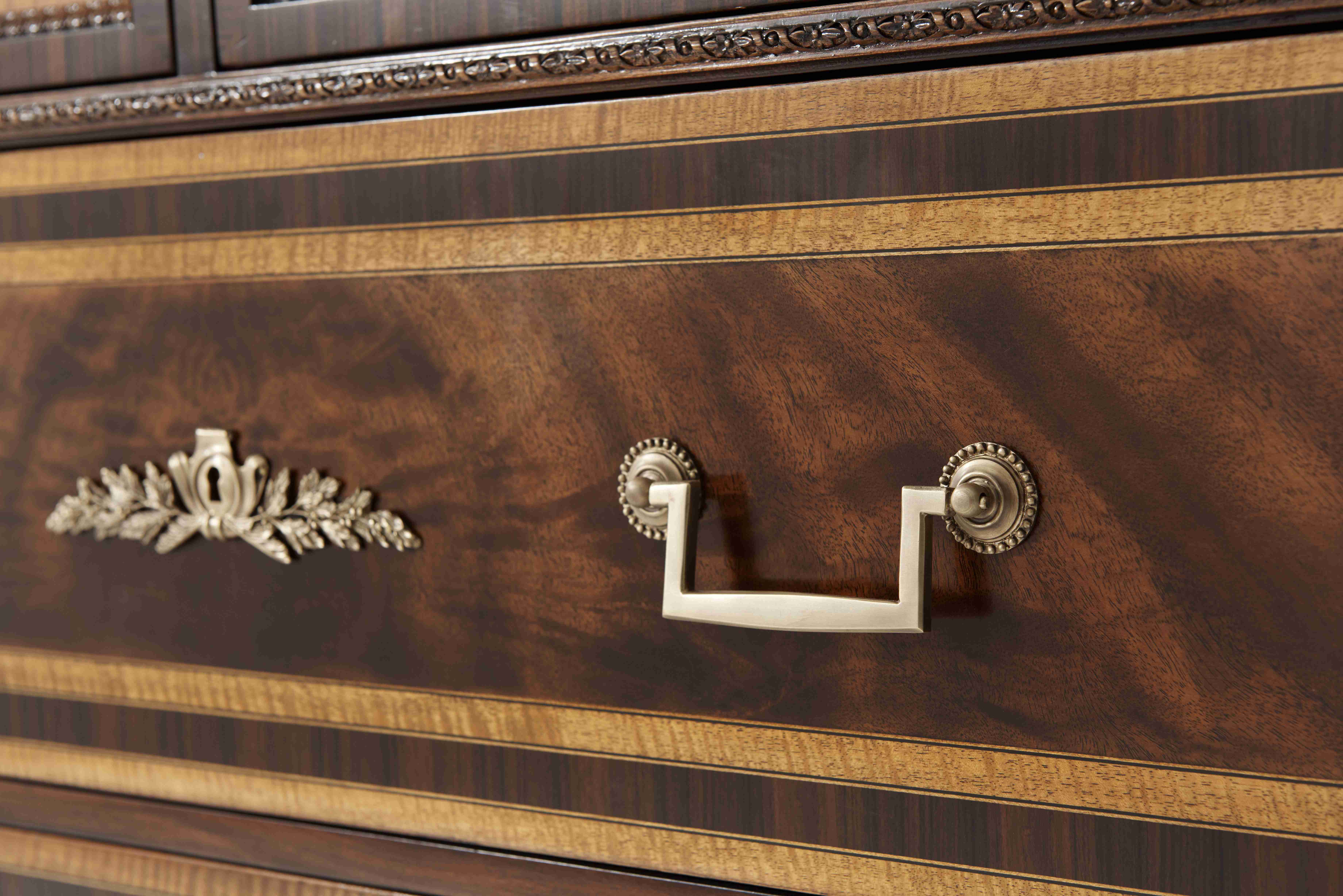 VISCOUNT'S CHEST OF DRAWERS