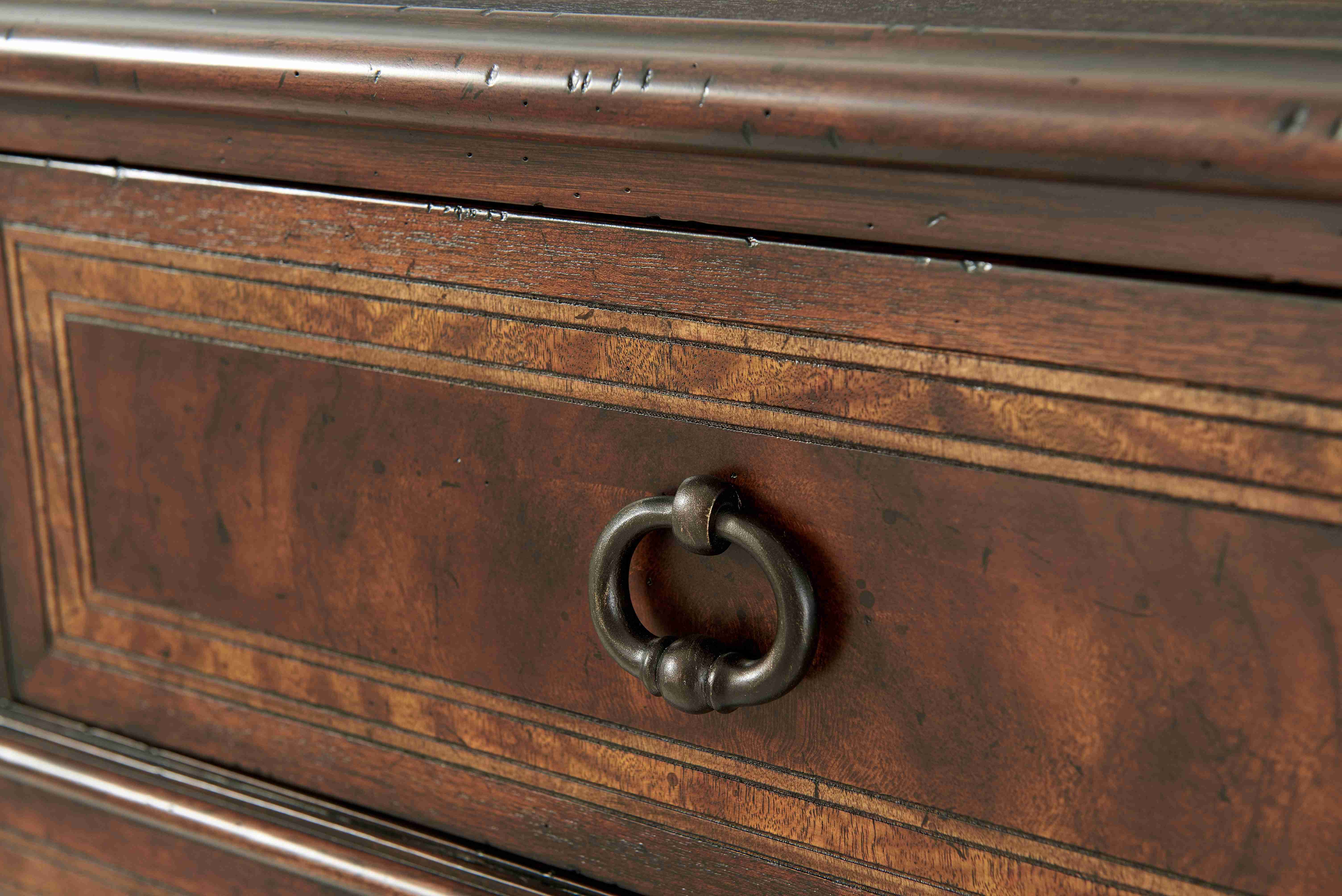 BROOKSBY CHEST
